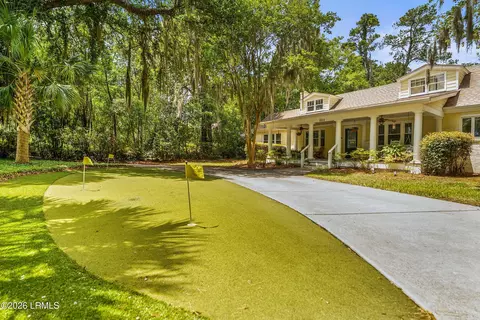 864 Ribaut Rd, Beaufort, SC 29902