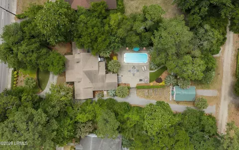 864 Ribaut Rd, Beaufort, SC 29902