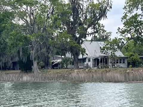 60 Yard Farm Rd, Saint Helena Island, SC 29920