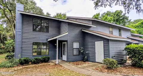 7 Battery Ln, Beaufort, SC 29902