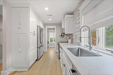 Kitchen - 10 Johnston Way #E, Bluffton, SC 29910 photo 2 of 3