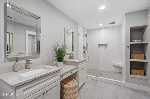Bath - 10 Johnston Way #E, Bluffton, SC 29910 photo 4 of 6