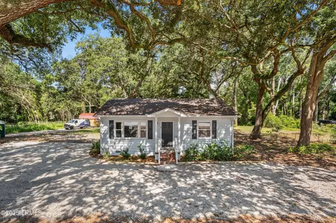 67 Sams Point Rd, Beaufort, SC 29907