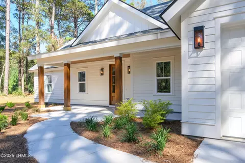 15 Woods Ln, Beaufort, SC 29907