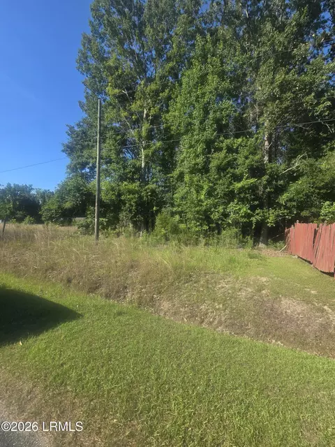 35 Jenkins Rd, Yemassee, SC 29945