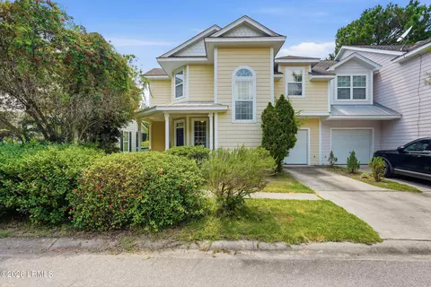 8 Winterberry Ln, Bluffton, SC 29910