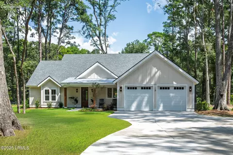 13 Woods Ln, Beaufort, SC 29907