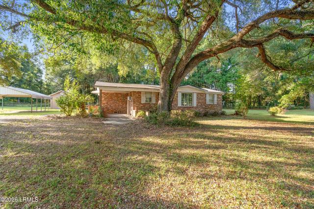 2 Parker Dr, Beaufort, SC 29906
