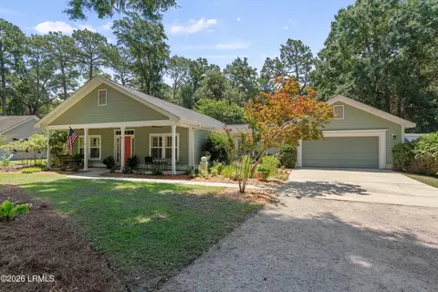 4 Woods Ln, Beaufort, SC 29907