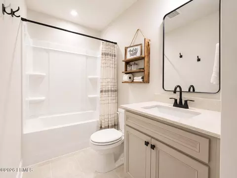 Bath - 554 Danner Dr, Bluffton, SC 29909 photo 2 of 4