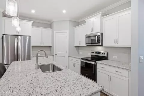 Kitchen - 15 Marlowe Way, Bluffton, SC 29910 photo 3 of 4
