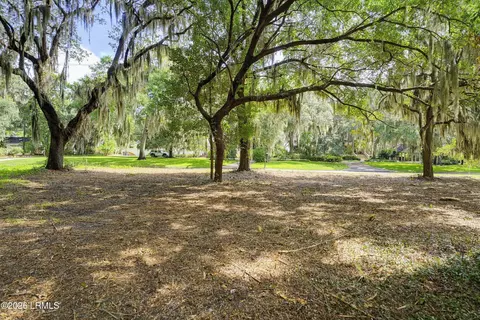 121 Spanish Point Dr, Beaufort, SC 29902