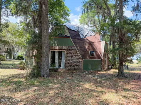 38 Escamacu Cir, Saint Helena Island, SC 29920