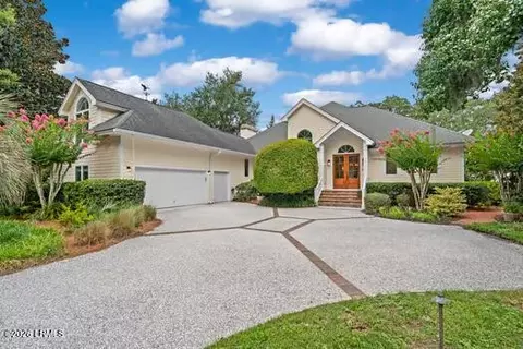 32 Sparrow Nest Pt, Saint Helena Island, SC 29920