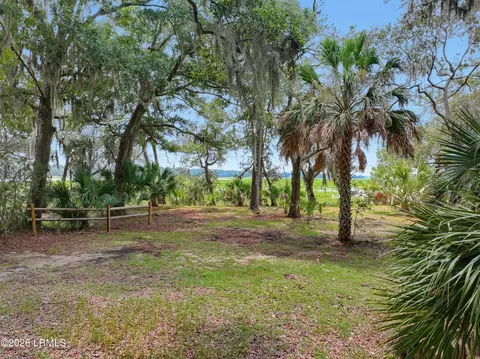 55 Cameroon Dr, Beaufort, SC 29907
