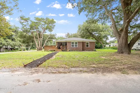 4000 Joann St, Beaufort, SC 29906