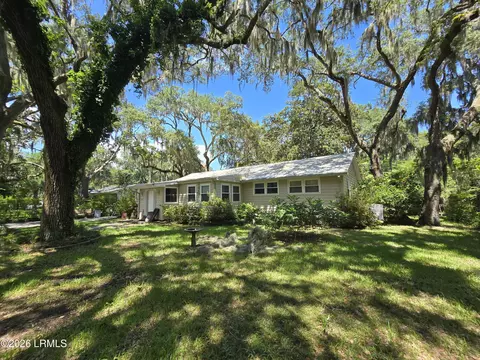 1403 Newcastle St, Beaufort, SC 29902