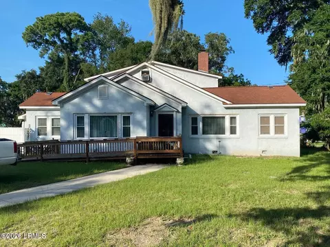 2201 Wilson Dr, Beaufort, SC 29902