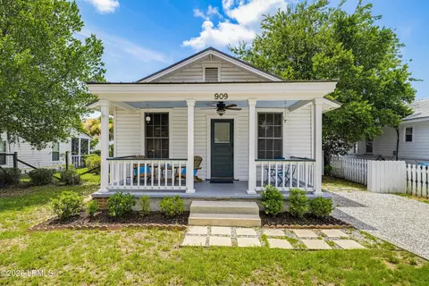 909 8th St, Port Royal, SC 29935