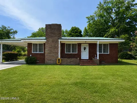65 3rd St, Varnville, SC 29944