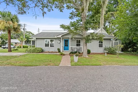 919 8th St, Port Royal, SC 29935
