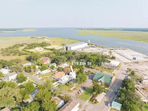 919 8th St, Port Royal, SC 29935