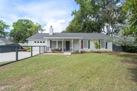 1611 Madrid Ave, Port Royal, SC 29935