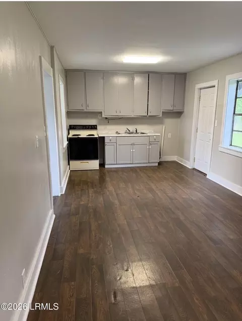 Kitchen - 402 Ellis St, Hampton, SC 29924 photo 2 of 2