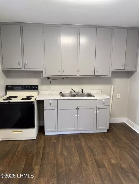 Kitchen - 402 Ellis St, Hampton, SC 29924 photo 1 of 2