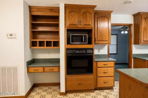 Kitchen - 1508 Locust St W, Hampton, SC 29924 photo 5 of 11