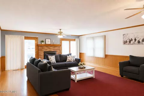 Living - 1508 Locust St W, Hampton, SC 29924 photo 4 of 5