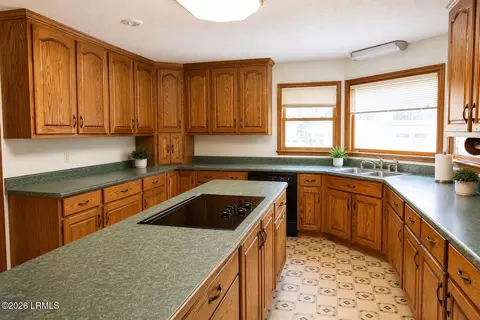 Kitchen - 1508 Locust St W, Hampton, SC 29924 photo 2 of 11