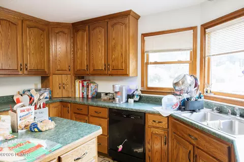 Kitchen - 1508 Locust St W, Hampton, SC 29924 photo 9 of 11