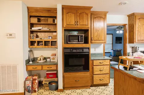 Kitchen - 1508 Locust St W, Hampton, SC 29924 photo 8 of 11