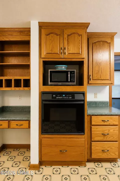 Kitchen - 1508 Locust St W, Hampton, SC 29924 photo 4 of 11