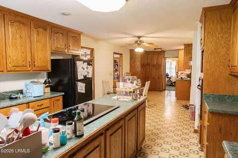 Kitchen - 1508 Locust St W, Hampton, SC 29924 photo 7 of 11