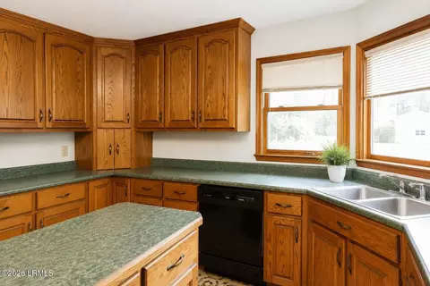 Kitchen - 1508 Locust St W, Hampton, SC 29924 photo 3 of 11