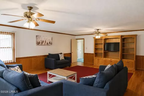Living - 1508 Locust St W, Hampton, SC 29924 photo 3 of 5