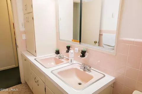 Bath - 1508 Locust St W, Hampton, SC 29924 photo 5 of 10