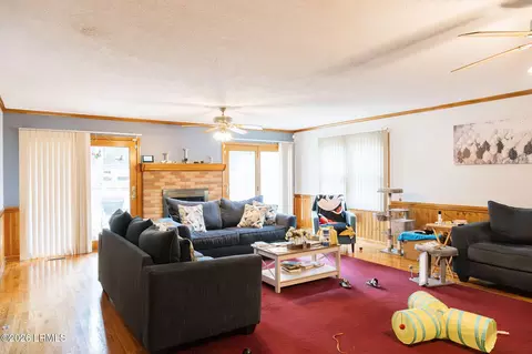 Living - 1508 Locust St W, Hampton, SC 29924 photo 5 of 5