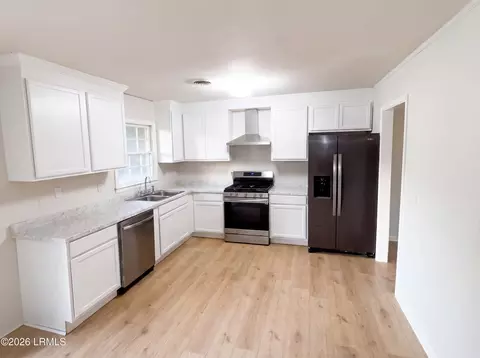 Kitchen - 15 Altman Rd, Hampton, SC 29924 photo 1 of 3
