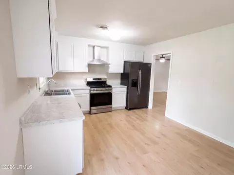 Kitchen - 15 Altman Rd, Hampton, SC 29924 photo 3 of 3