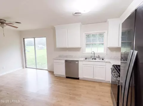 Kitchen - 15 Altman Rd, Hampton, SC 29924 photo 2 of 3
