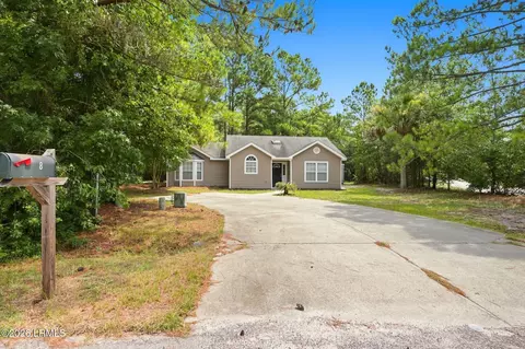 8 Star Magnolia Dr, Beaufort, SC 29907