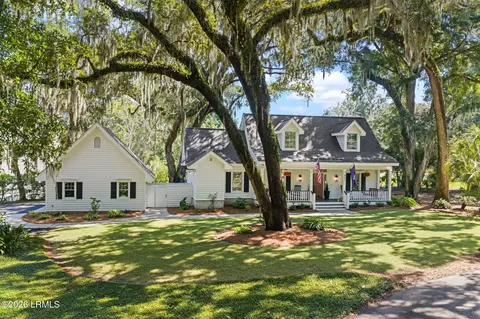 402 Island Cir E, Saint Helena Island, SC 29920