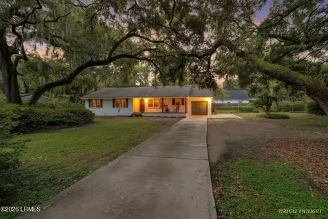 8 Miller Dr W, Beaufort, SC 29907