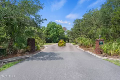 8 Governor Blake Dr, Beaufort, SC 29907