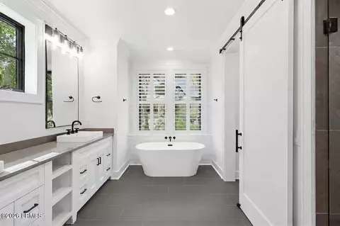 Bath - 4 Blake Ln, Seabrook, SC 29940 photo 2 of 6