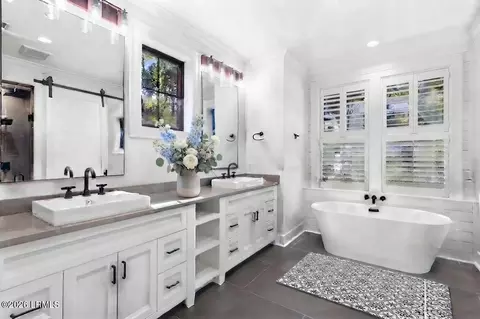 Bath - 4 Blake Ln, Seabrook, SC 29940 photo 3 of 6