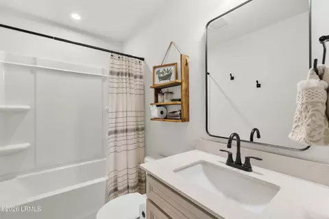 Bath - 554 Danner Dr, Bluffton, SC 29909 photo 2 of 3